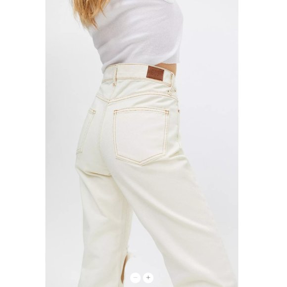 BDG Loose Straight Jean – Destroyed Ivory Denim - Urban Outfitters 33 - Picture 2 of 15
